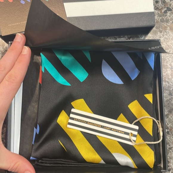 🍀Sale 4/$20 NWT Sephora Beauty Insider x Lost Pattern silk square scarf - Picture 3 of 5